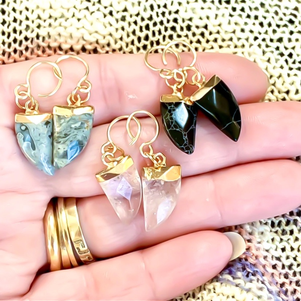 3 𝗣𝗔𝗖𝗞! Gold Dipped Faceted Gemstone Fang Earrings Marble Gray Agate Howlite